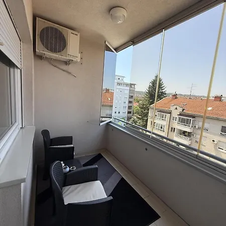 City Apartment Banja Luka Sa Parkingom U Garazi Exterior photo