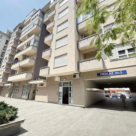 City Apartment Banja Luka Sa Parkingom U Garazi Exterior photo